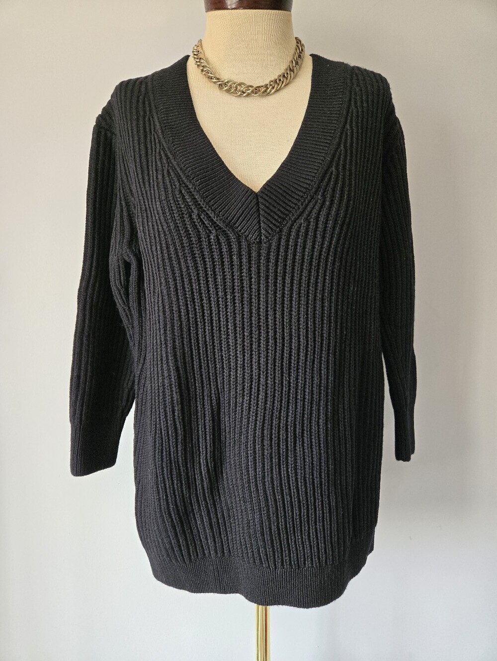 Babaton 100% Merino Wool Oversized Black V-Neck Ribbed  Sweater. Size Small